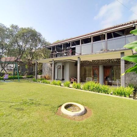 Villa Bukit Danau Lot 14 Cinengangirang ภายนอก รูปภาพ