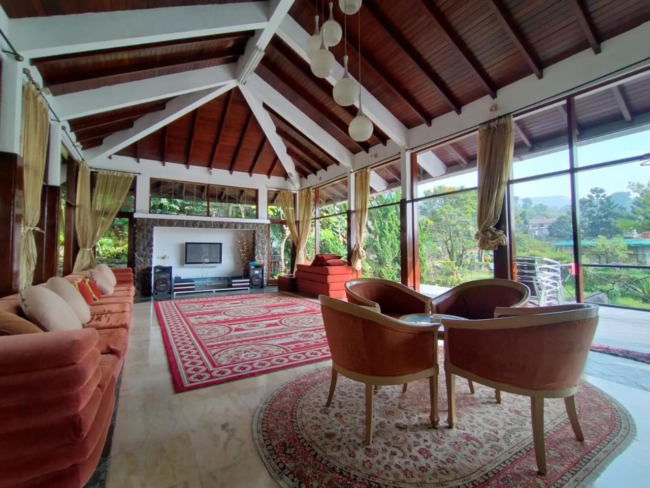 Villa Bukit Danau Lot 14 Cinengangirang ภายนอก รูปภาพ